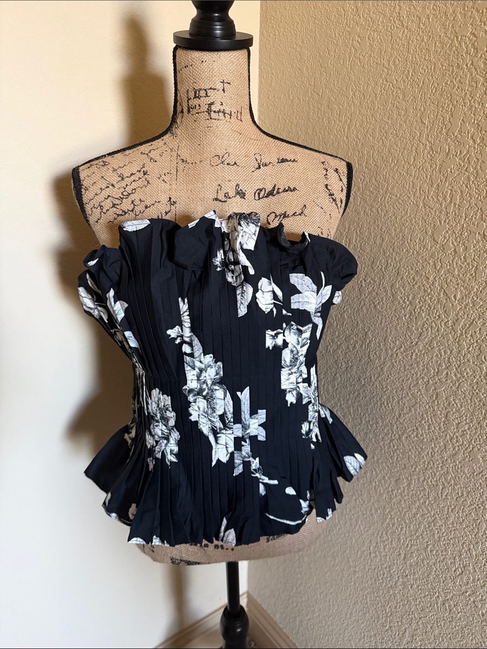 Floral Off-Shoulder Black Peplum Pleated Top